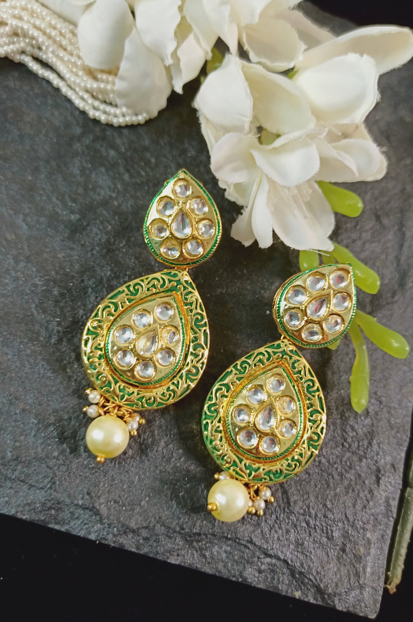 Buy quality 22 carat gold fancy ladies earrings RH-LE861 in Ahmedabad